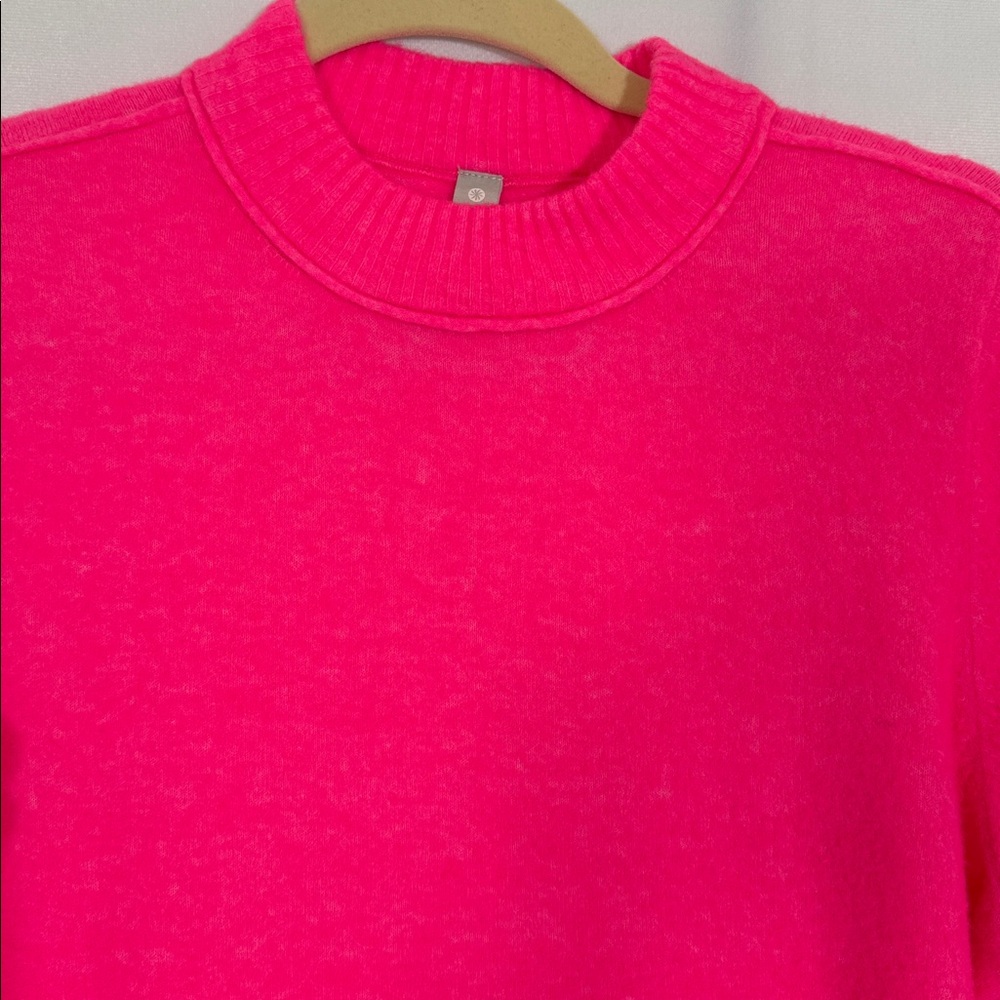 NWT Athleta Transit Crew Sweater Size S Bright Neon Pink Wool Blend - Picture 2 of 13